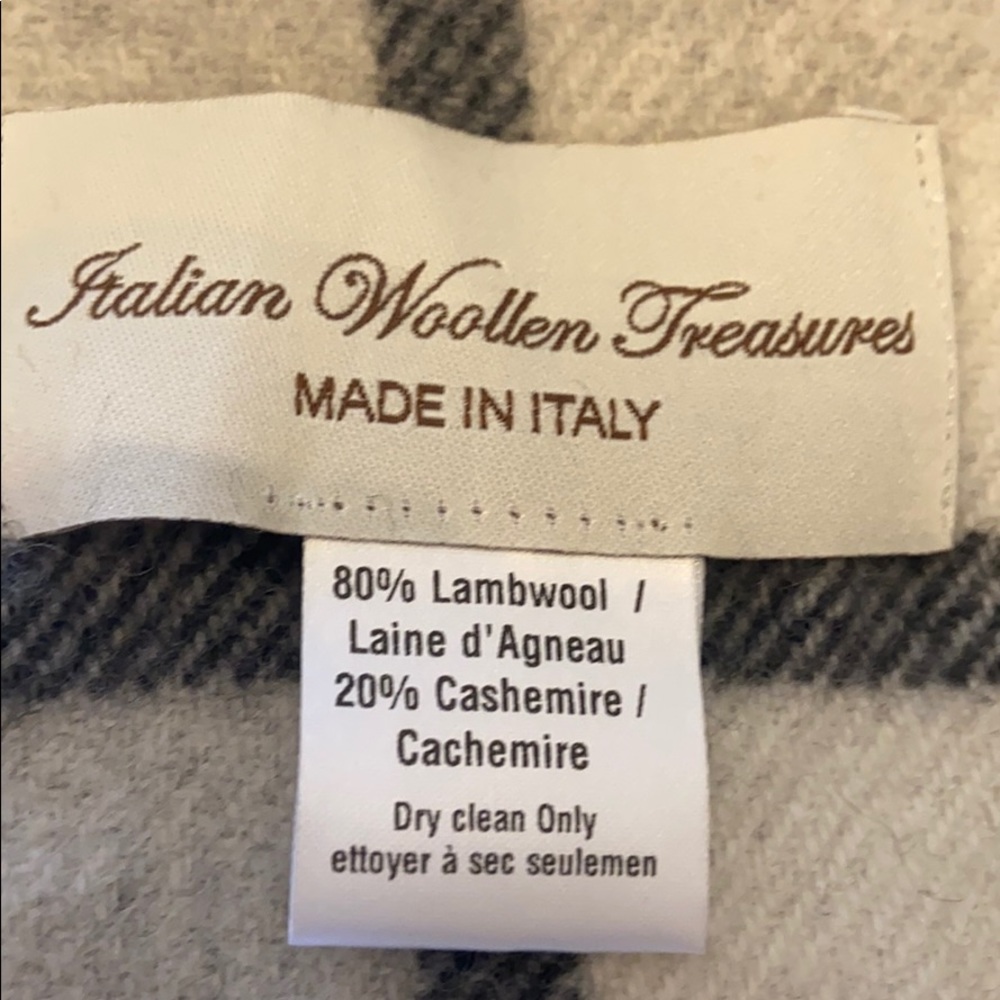 Gorgeous lambswool, cashmere throw. NWOT - Picture 2 of 5